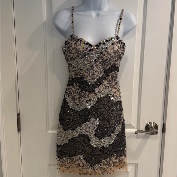 Jovani silver dress w sequin  Embellished size 2 PARTY , SEXY ,  New year, Prom - Picture 7 of 7